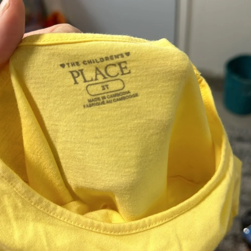 The children place shirt